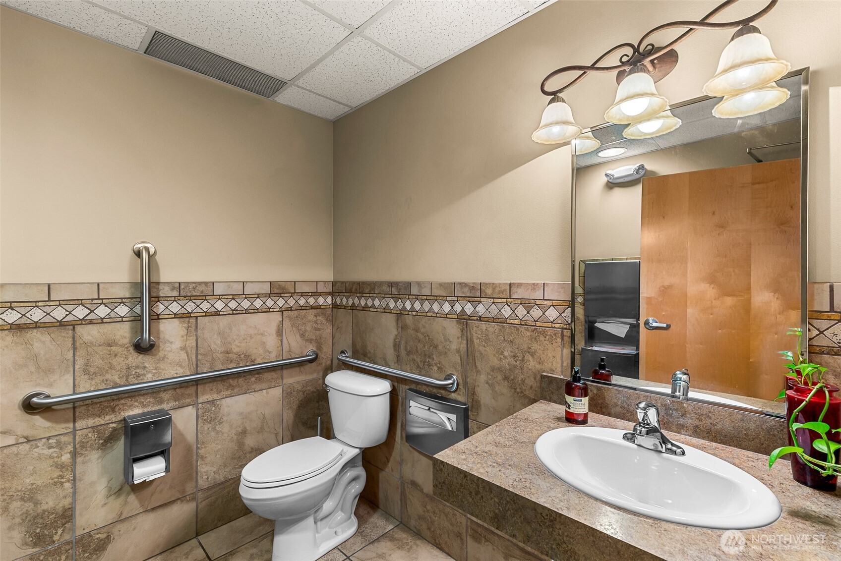 10 N Chelan Avenue , Wenatchee, WA 98801