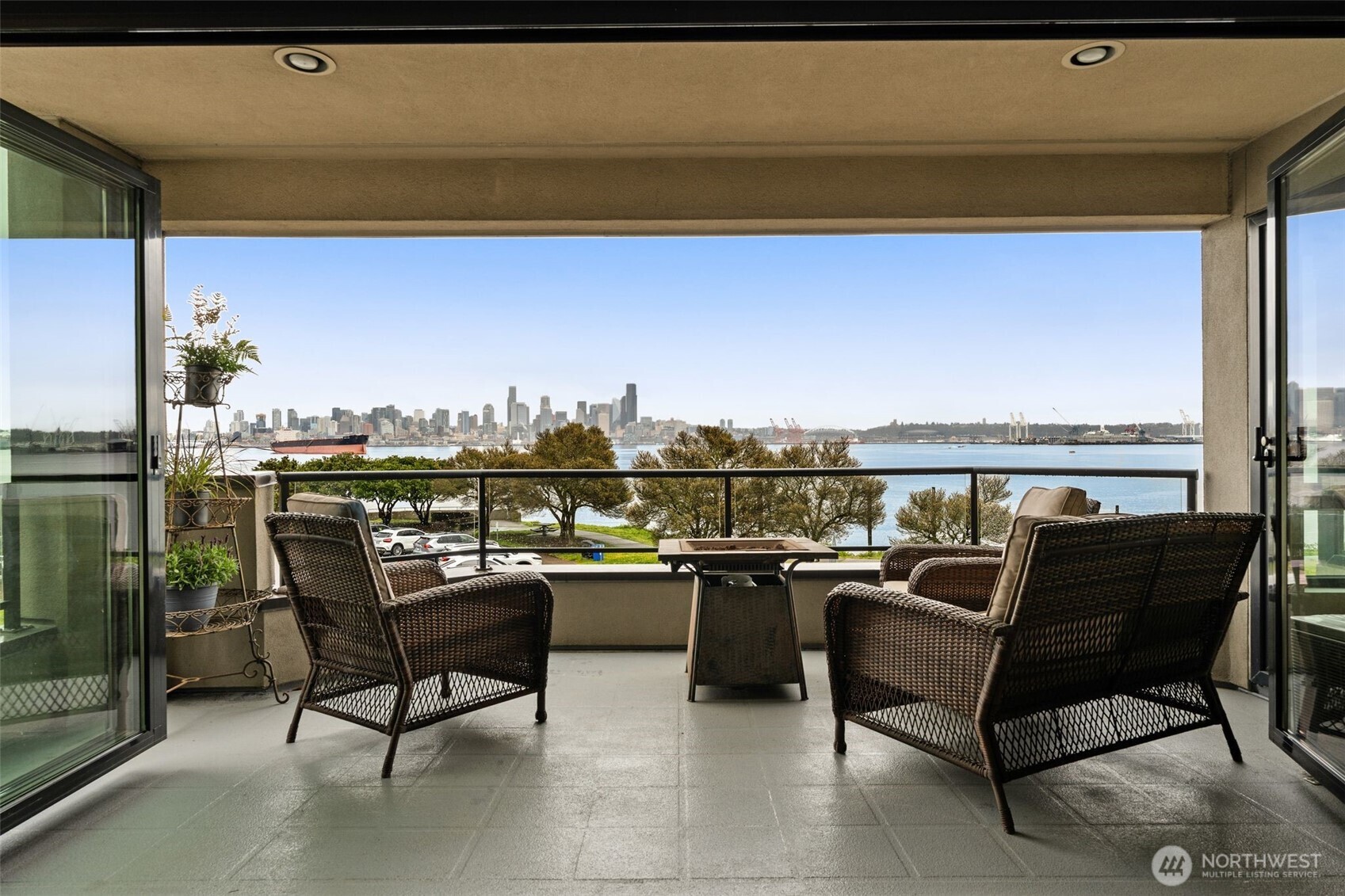 1333 Harbor Avenue SW #204, Seattle, WA 98116