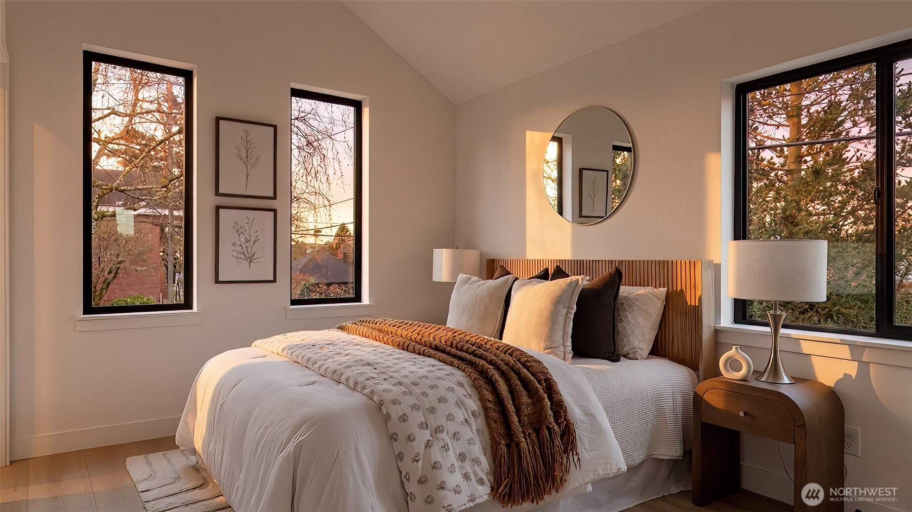 2806 W Dravus Street , Seattle, WA 98199