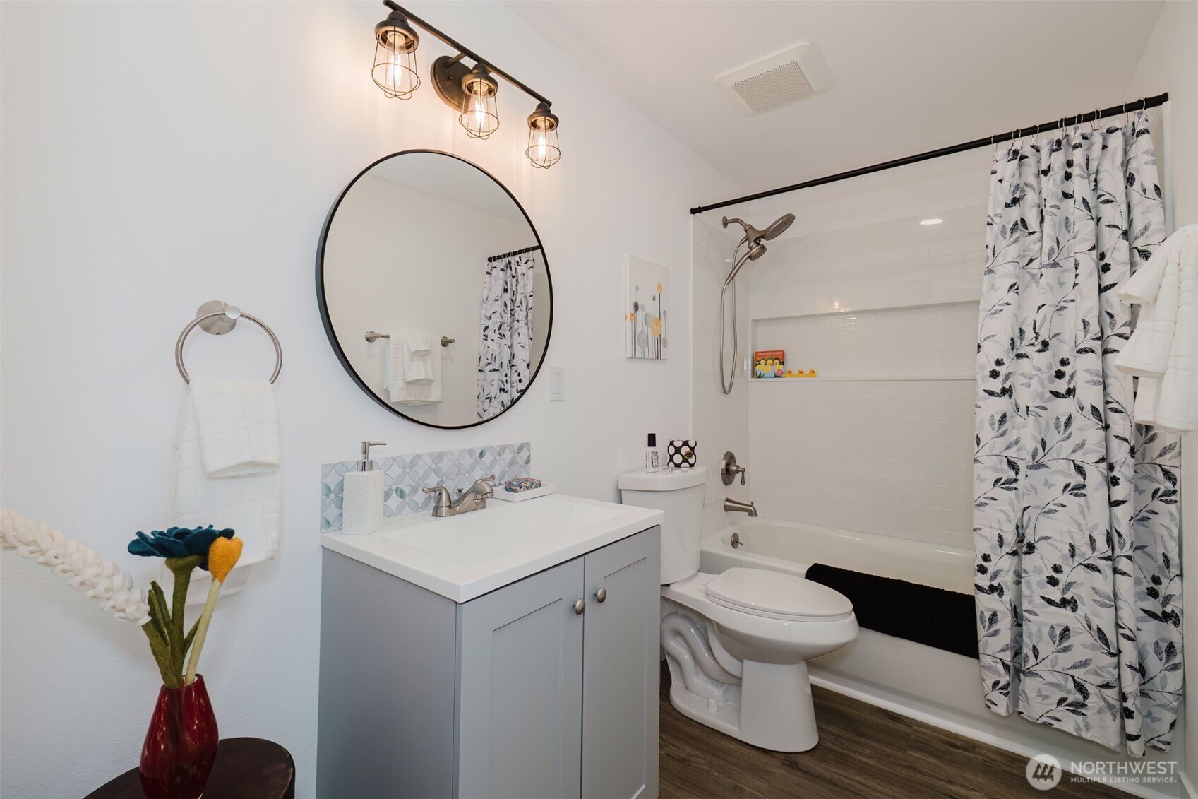 21579 Howard Avenue NE, Kingston, WA 98346