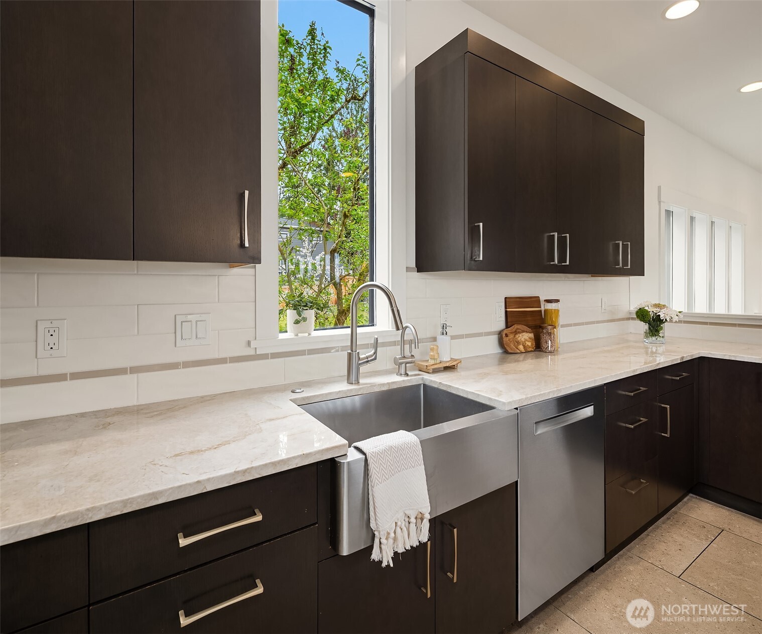 208 19th Avenue , Kirkland, WA 98033