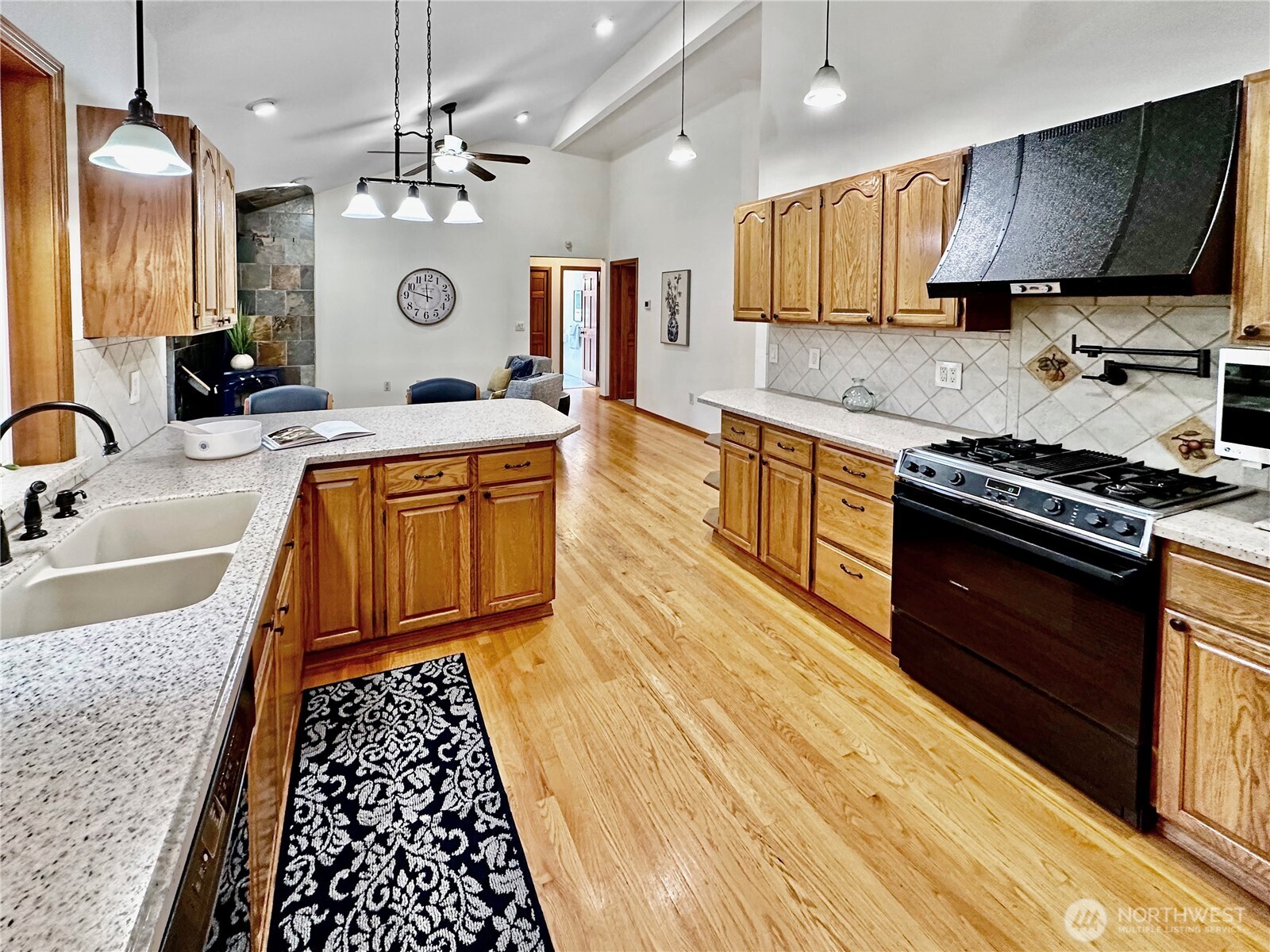 6837 Foothill Loop SW, Olympia, WA 98512