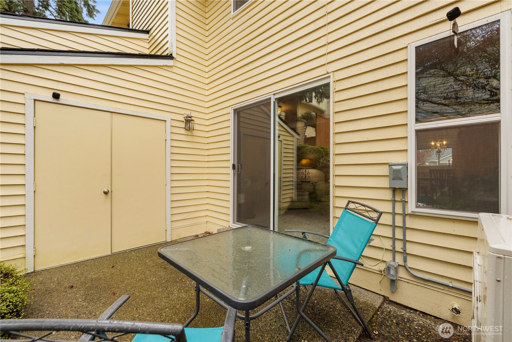 12024 101 Avenue NE #E2, Kirkland, WA 98034
