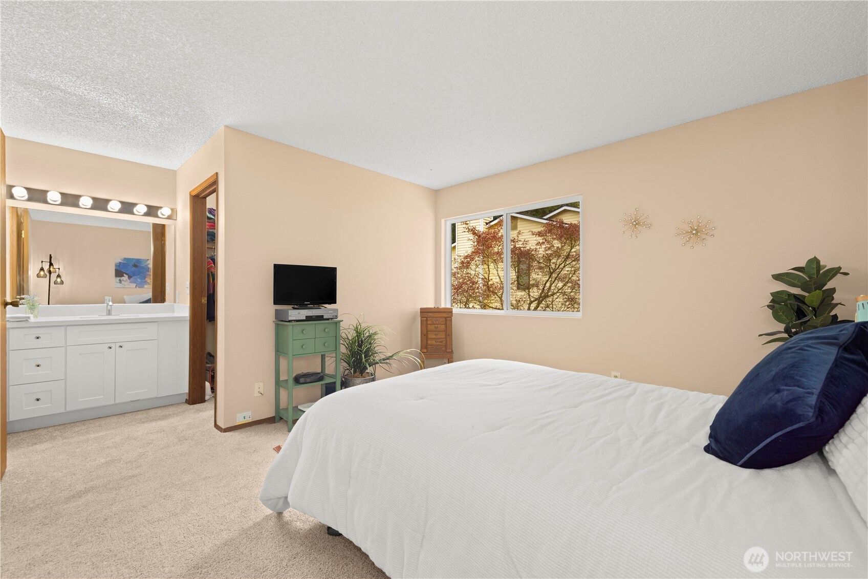 12024 101 Avenue NE #E2, Kirkland, WA 98034