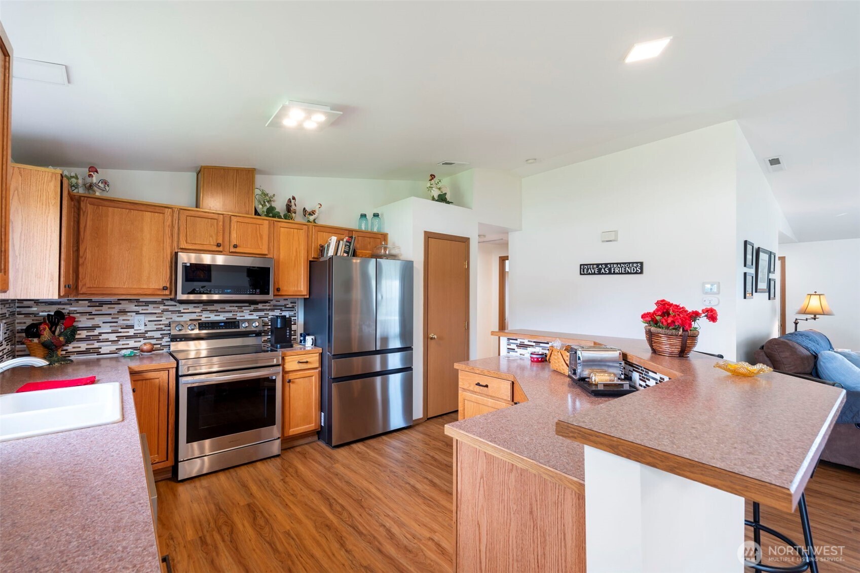 689 Rhoades Road , Winlock, WA 98596