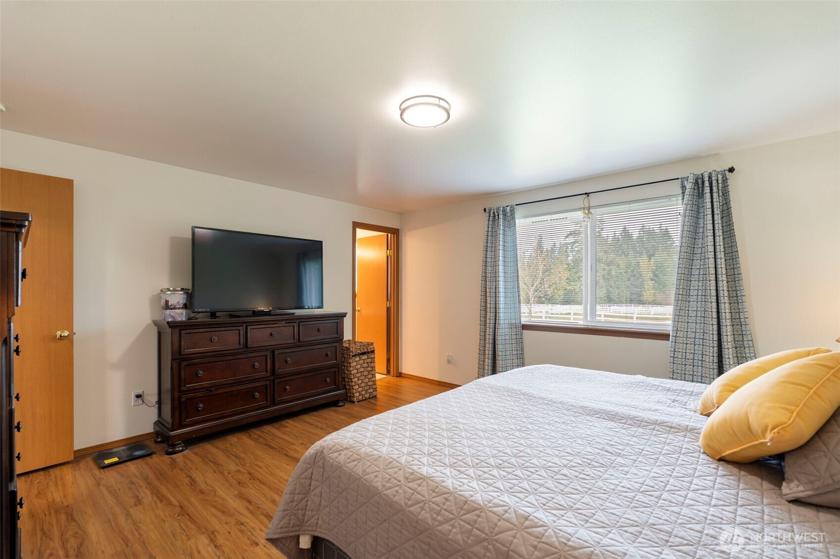 689 Rhoades Road , Winlock, WA 98596