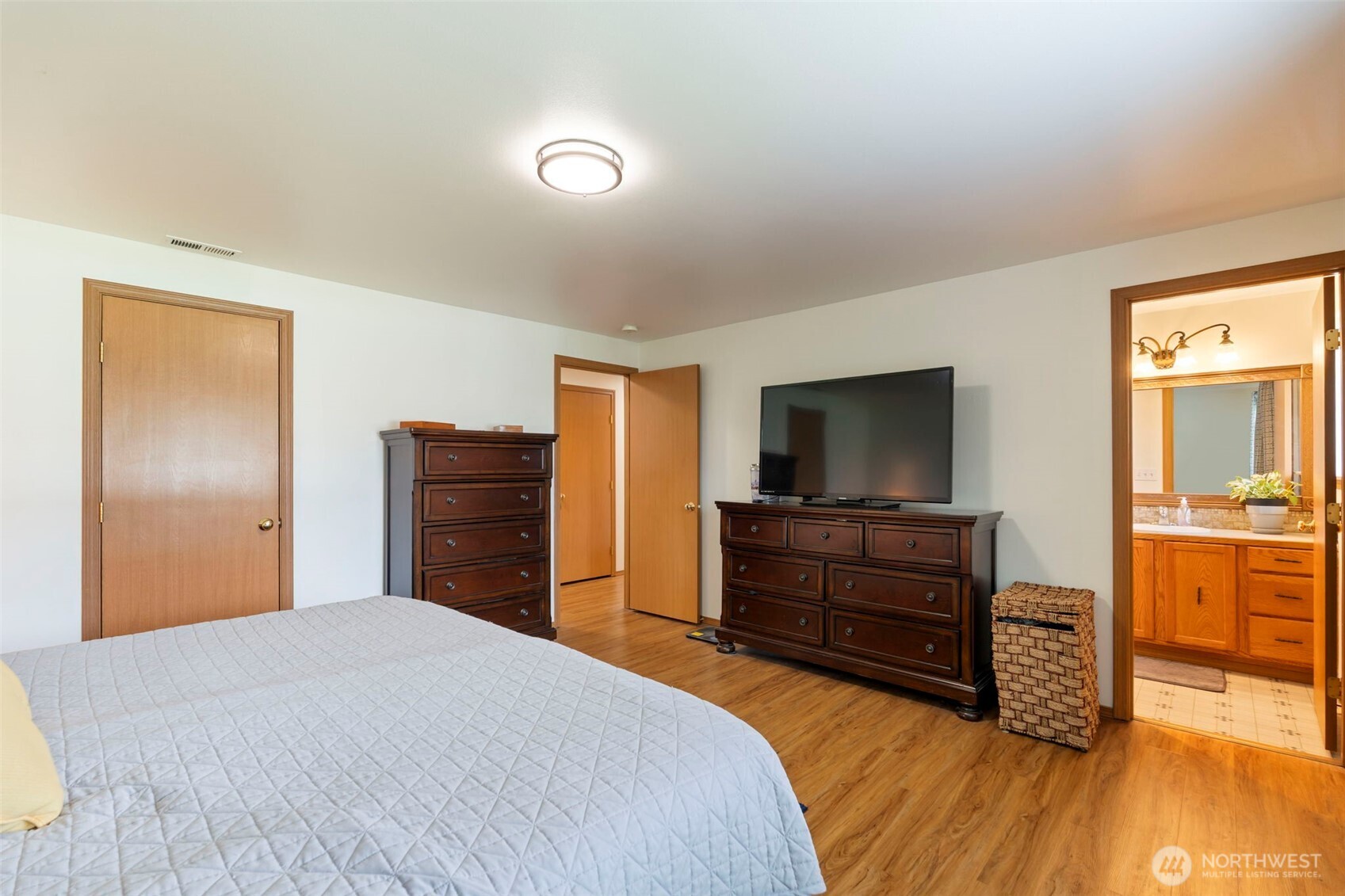 689 Rhoades Road , Winlock, WA 98596