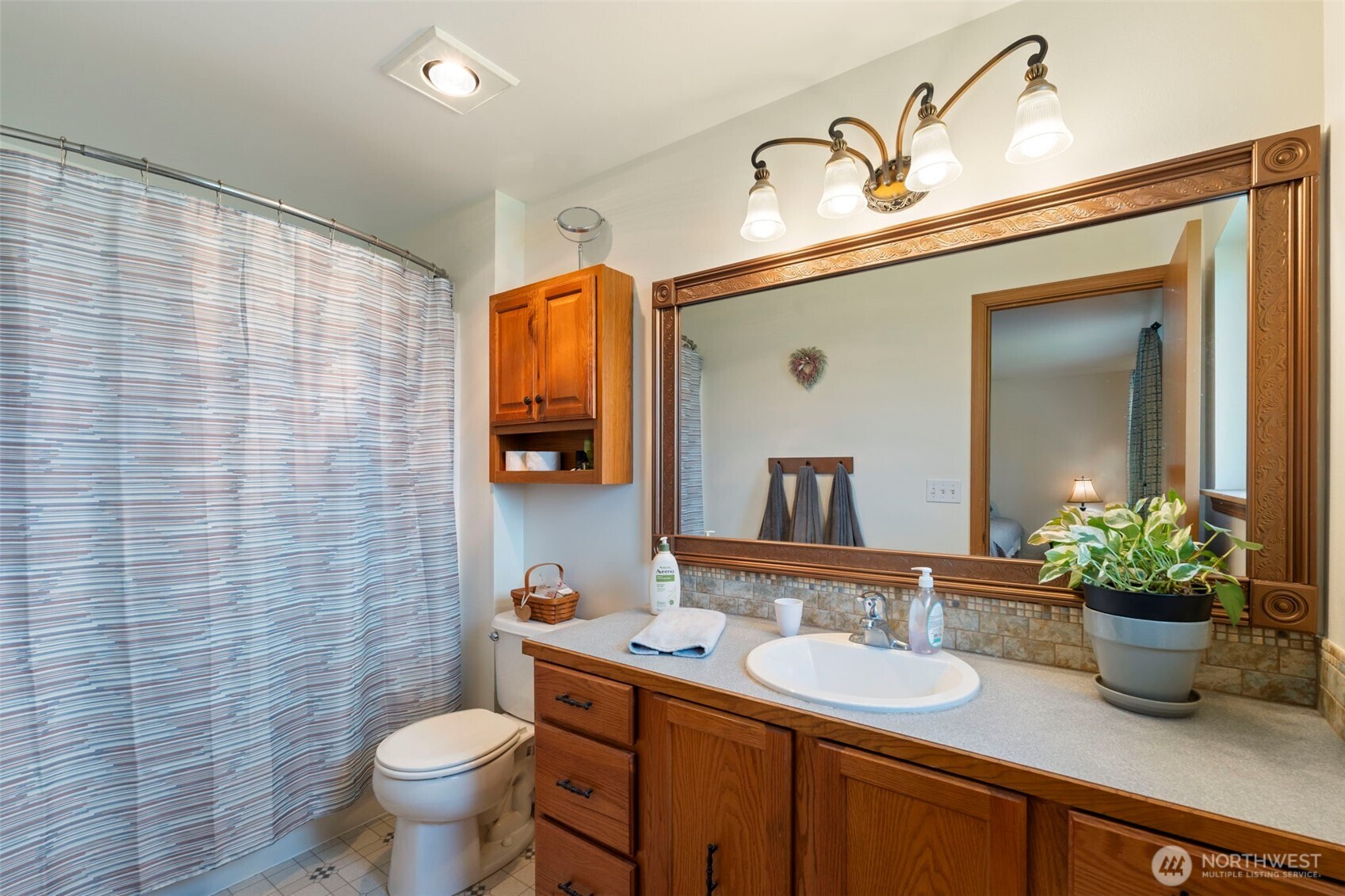 689 Rhoades Road , Winlock, WA 98596