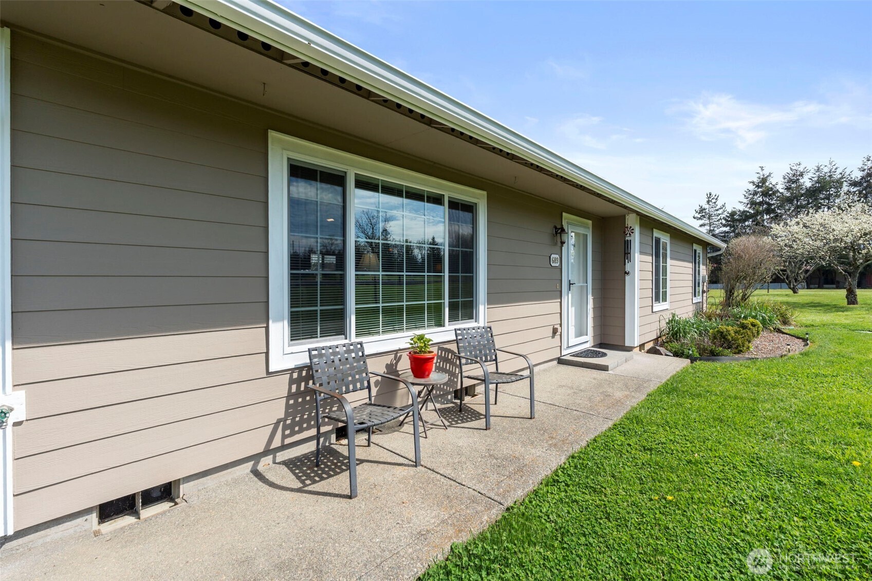 689 Rhoades Road , Winlock, WA 98596