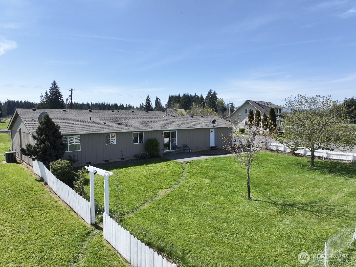 689 Rhoades Road , Winlock, WA 98596