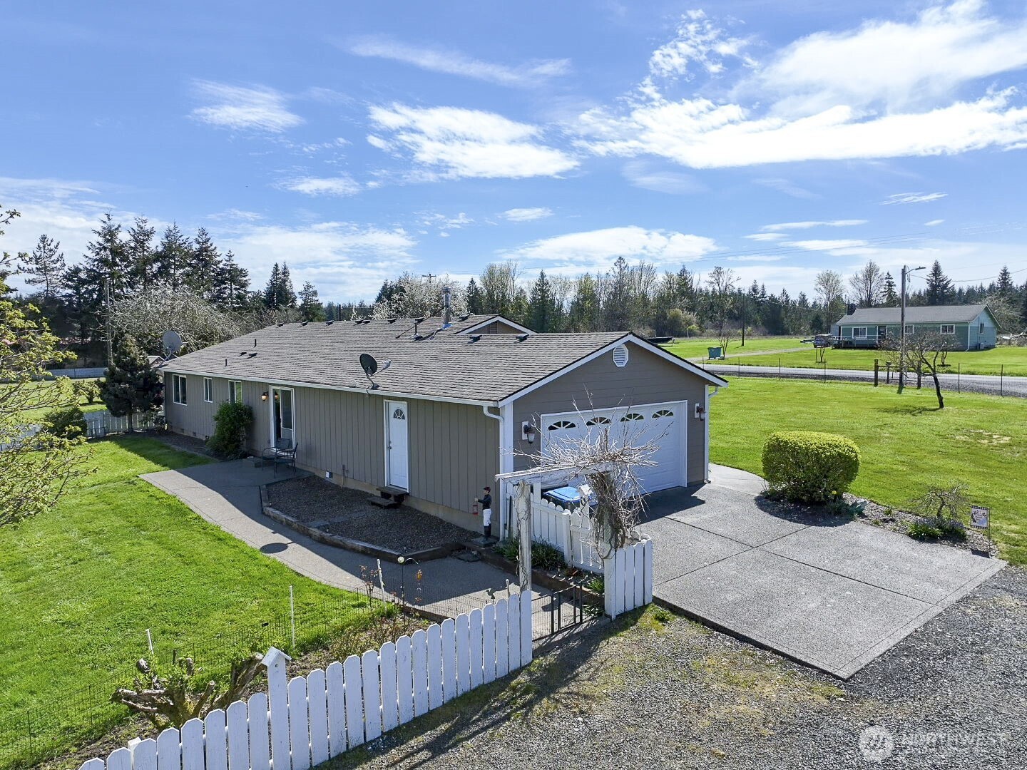 689 Rhoades Road , Winlock, WA 98596