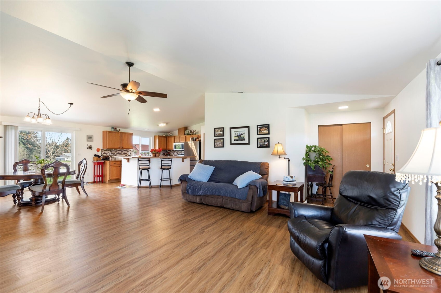 689 Rhoades Road , Winlock, WA 98596