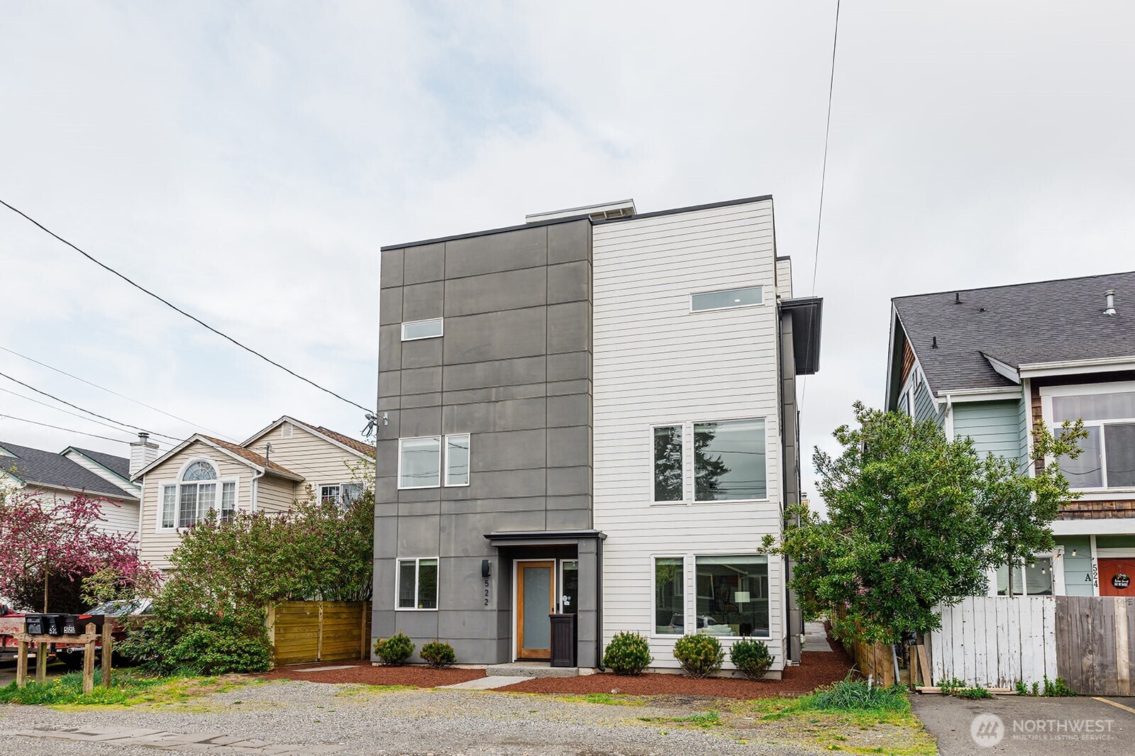 522 N 104th Street , Seattle, WA 98133