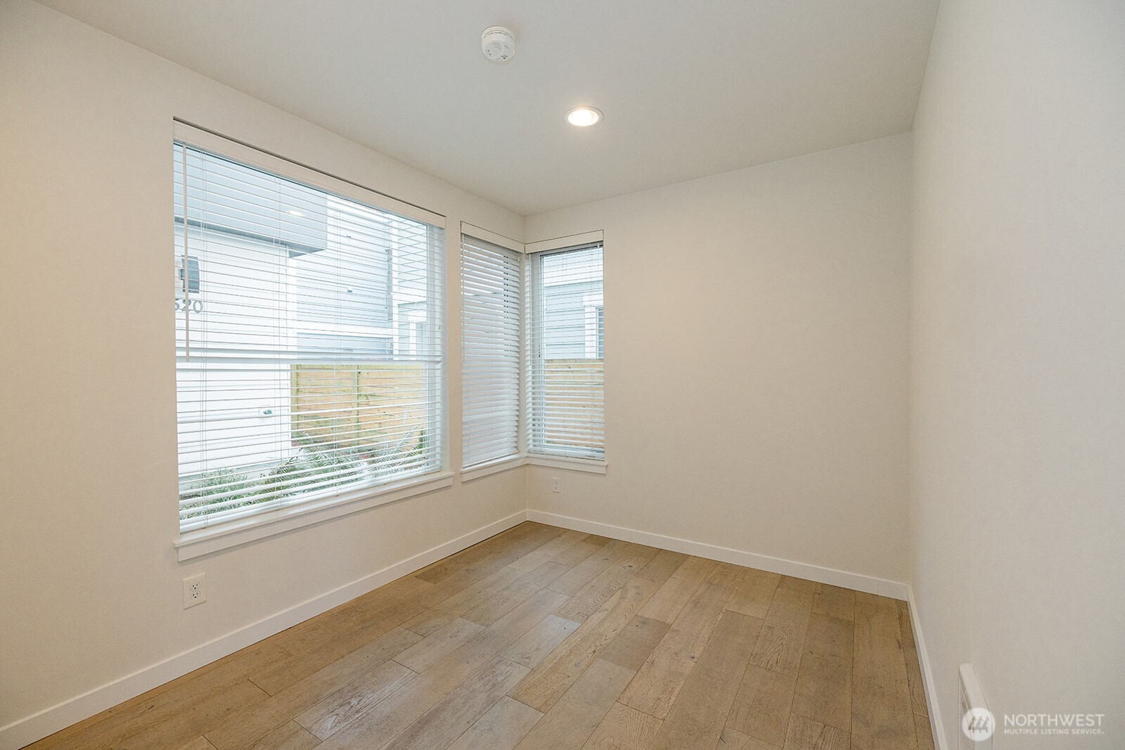 522 N 104th Street , Seattle, WA 98133