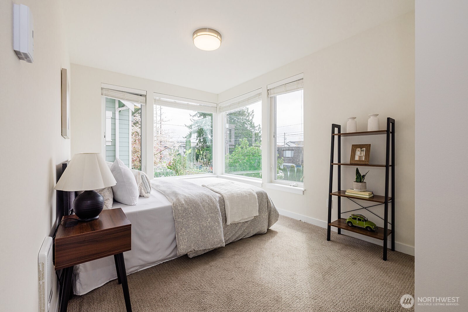 522 N 104th Street , Seattle, WA 98133