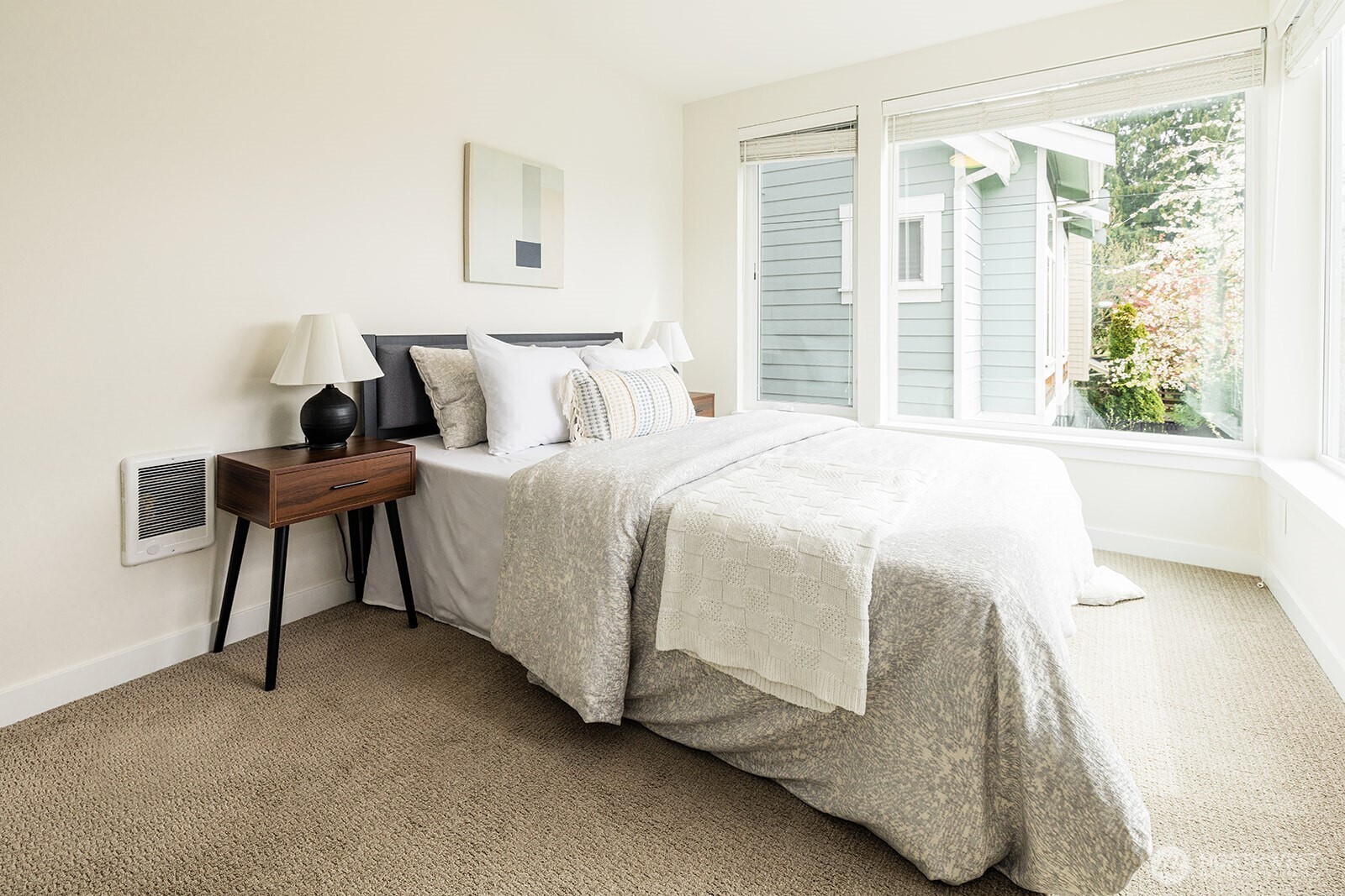 522 N 104th Street , Seattle, WA 98133