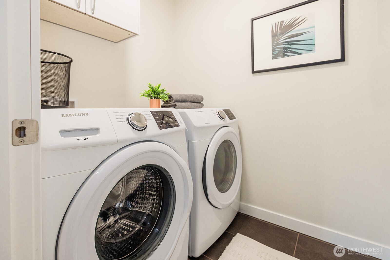522 N 104th Street , Seattle, WA 98133