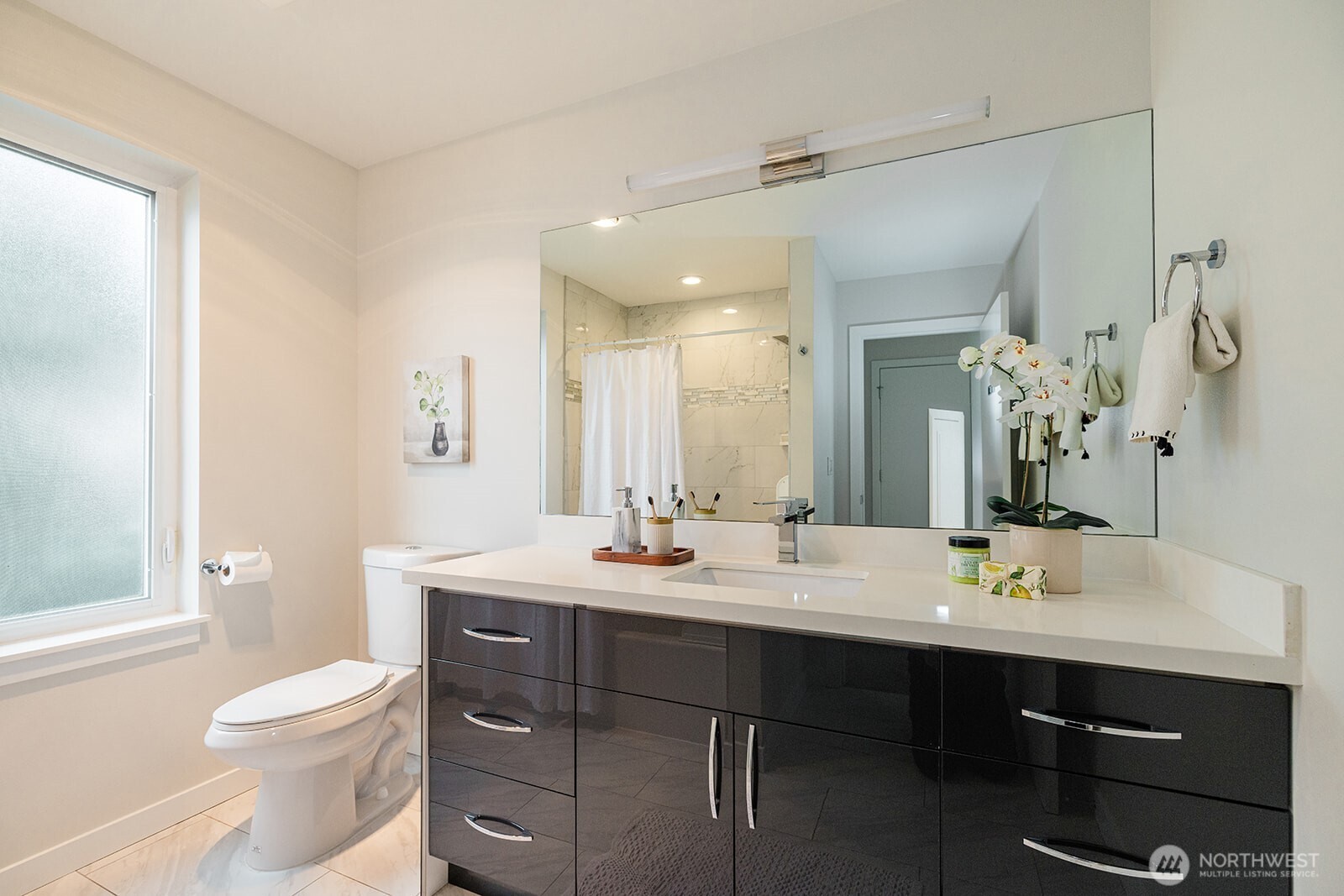 522 N 104th Street , Seattle, WA 98133