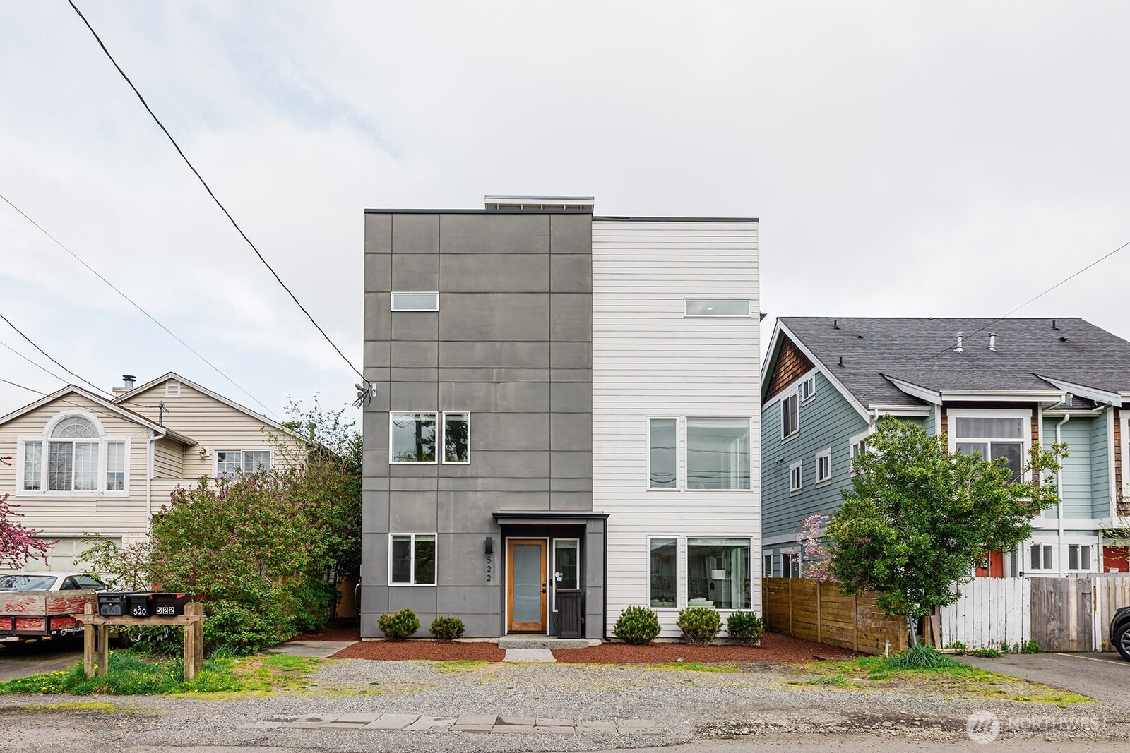 522 N 104th Street , Seattle, WA 98133