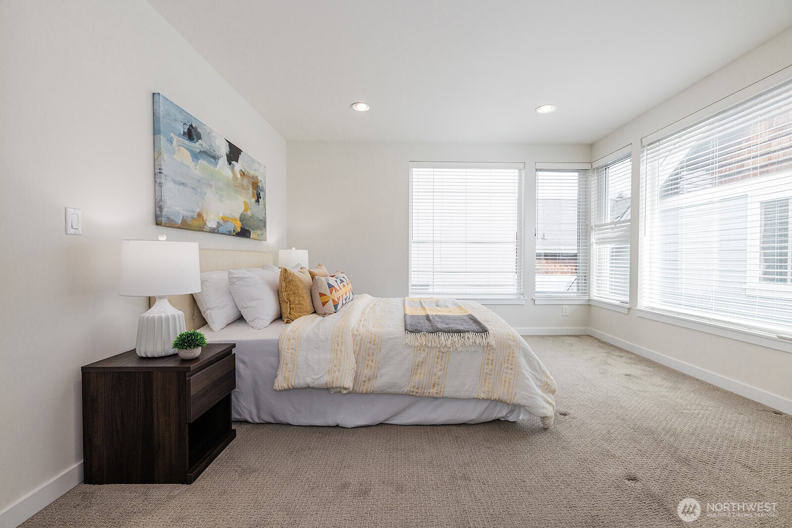 522 N 104th Street , Seattle, WA 98133
