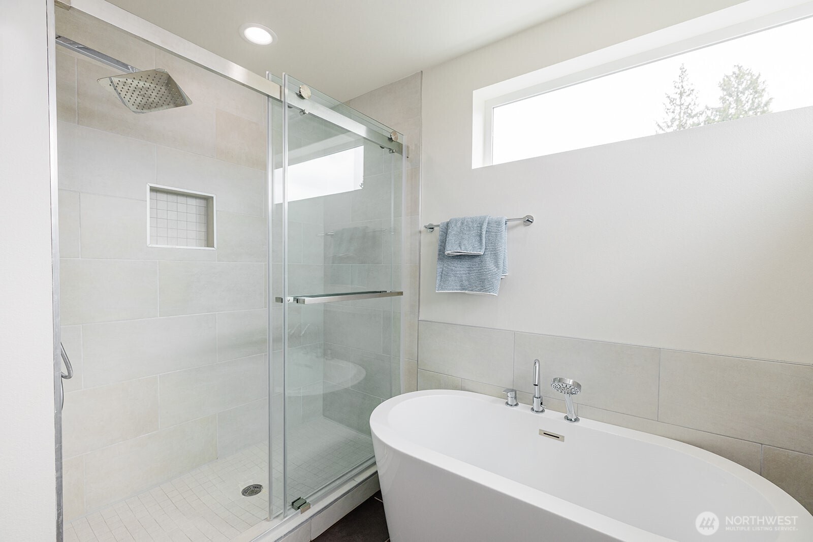 522 N 104th Street , Seattle, WA 98133