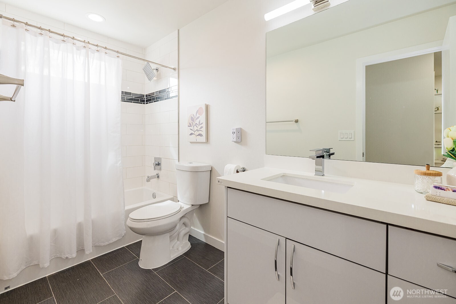 522 N 104th Street , Seattle, WA 98133