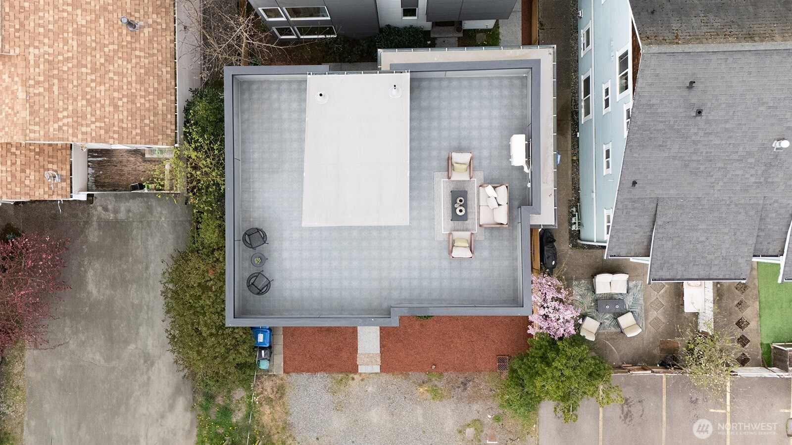 522 N 104th Street , Seattle, WA 98133