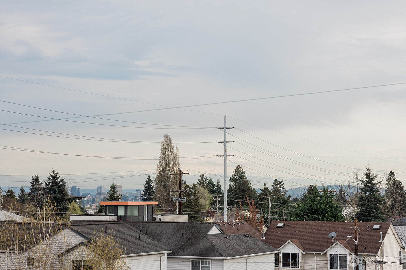 522 N 104th Street , Seattle, WA 98133
