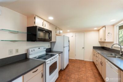 6811 36th Avenue SE, Lacey, WA 98503 - Photo 9