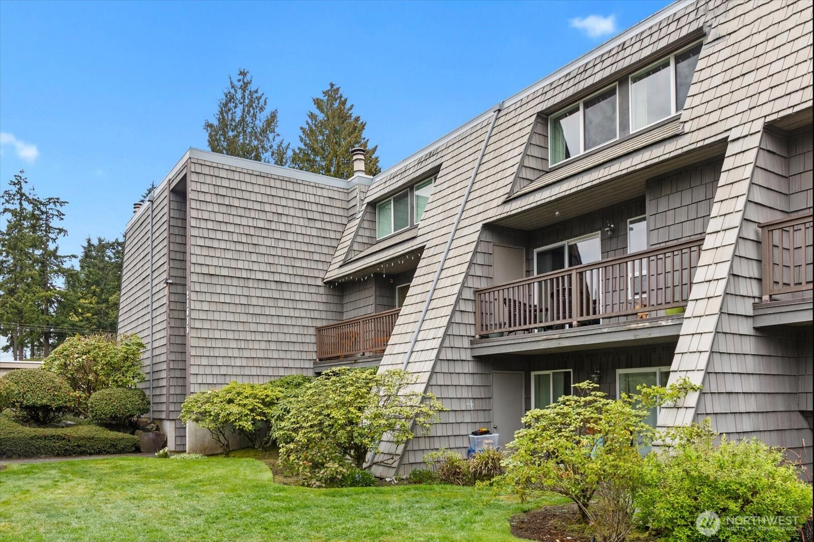 21615 80th Avenue W #215, Edmonds, WA 98026