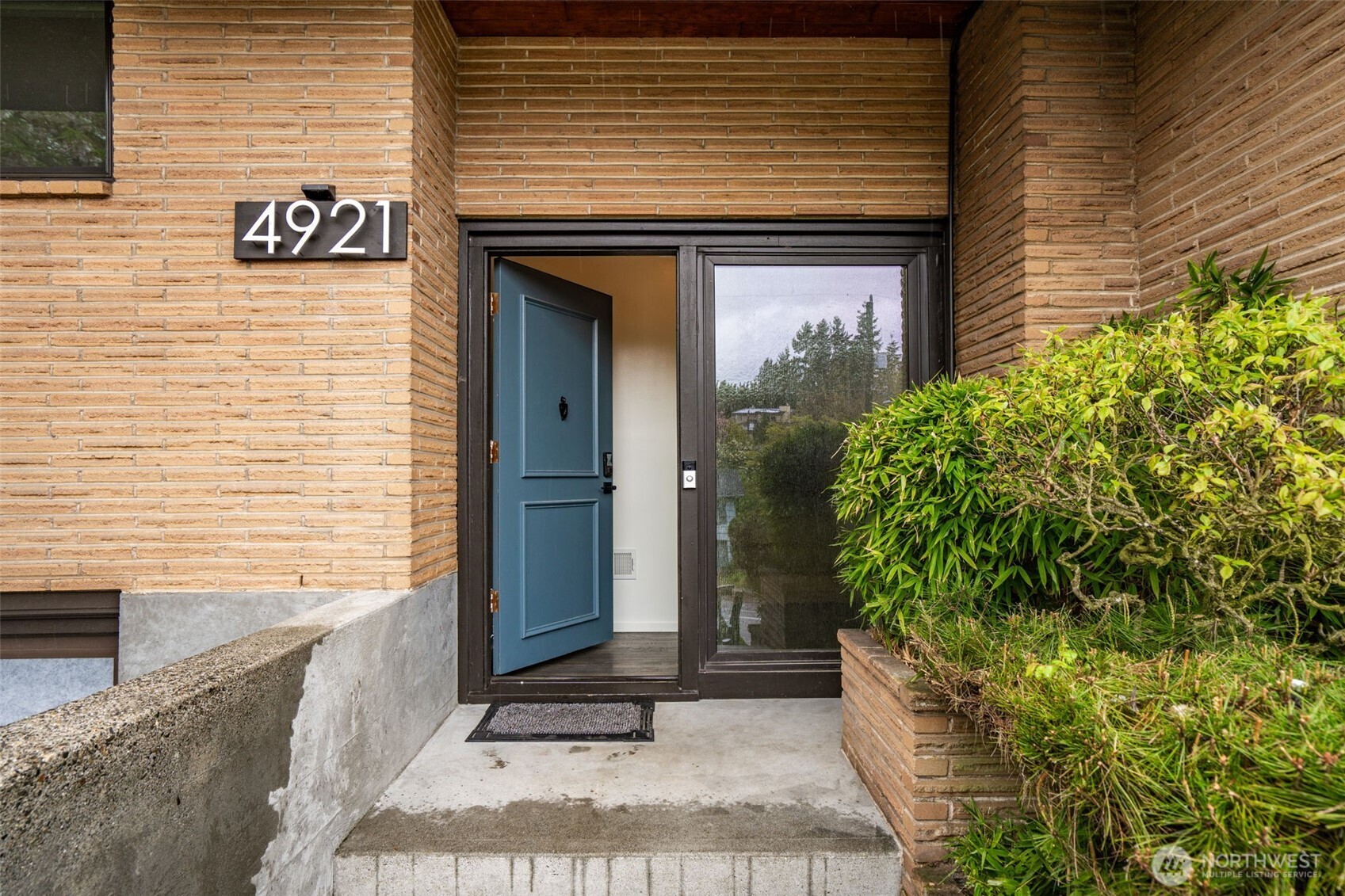 4921 50th Avenue S, Seattle, WA 98118