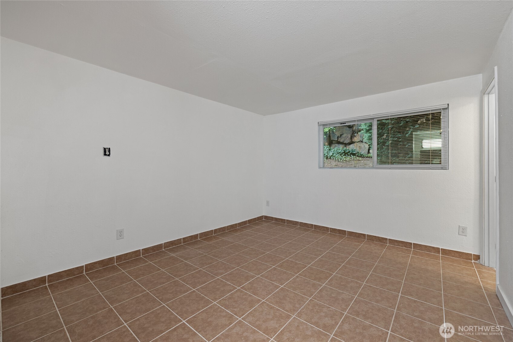 15280 MacAdam Road S #E-101, Seattle, WA 98188