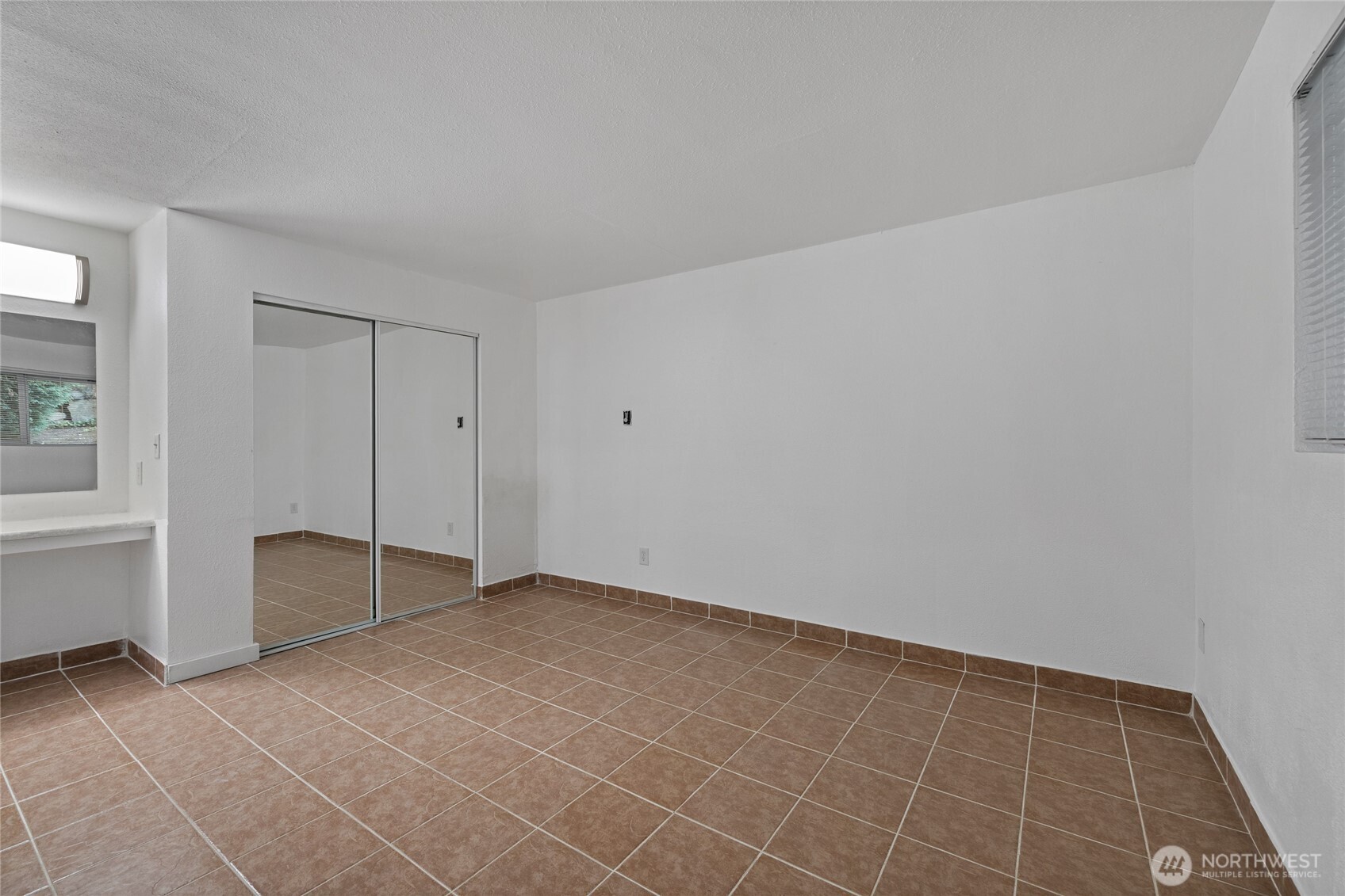 15280 MacAdam Road S #E-101, Seattle, WA 98188