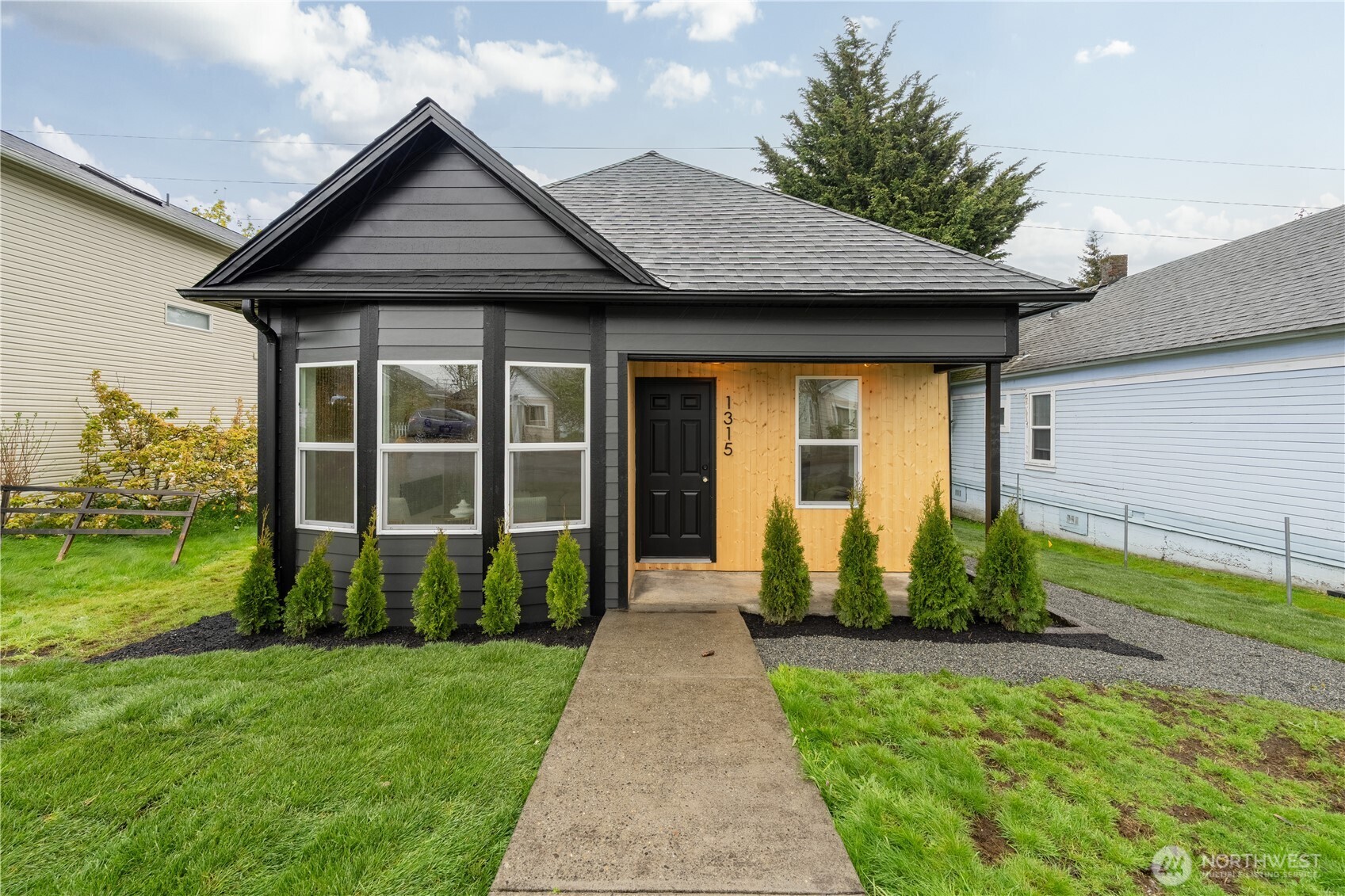 1315 E Marine View Drive , Everett, WA 98201-1933