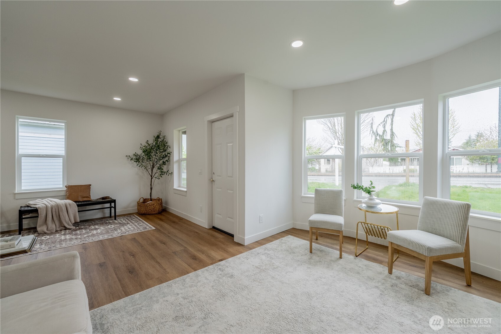 1315 E Marine View Drive , Everett, WA 98201-1933