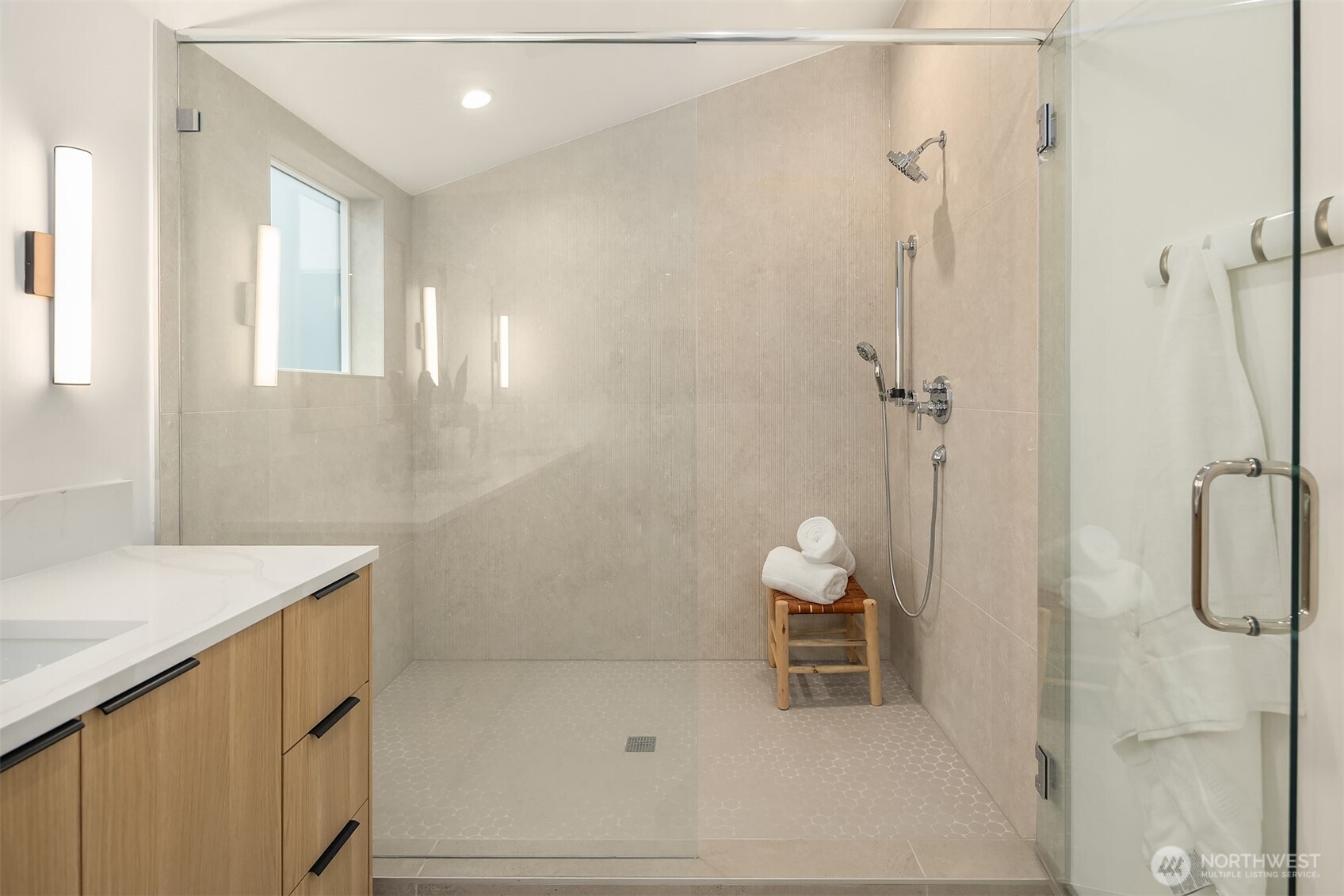 533 N 70th Street , Seattle, WA 98103
