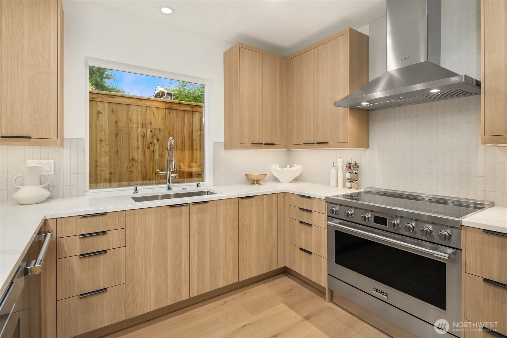 533 N 70th Street , Seattle, WA 98103