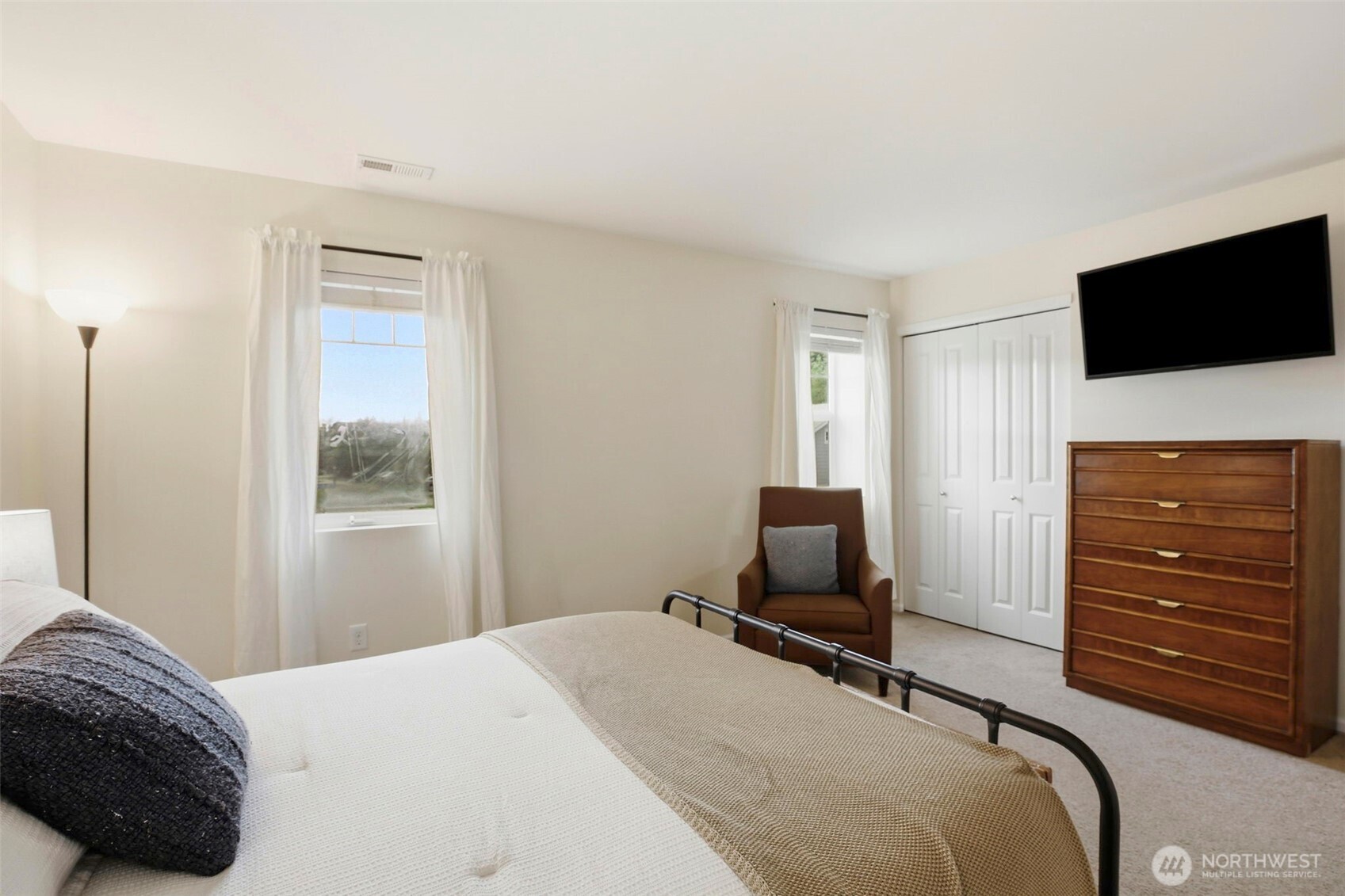 3662 London Loop NE, Lacey, WA 98516-6401