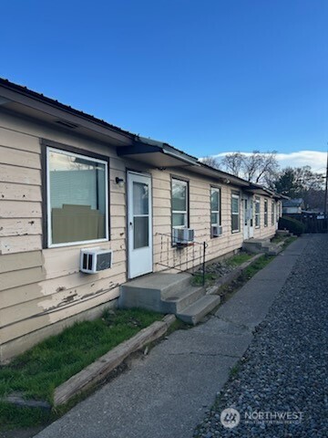 705 N 1st Street , Yakima, WA 98901