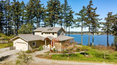 1202 NE Burnham Place , Coupeville, WA 98239