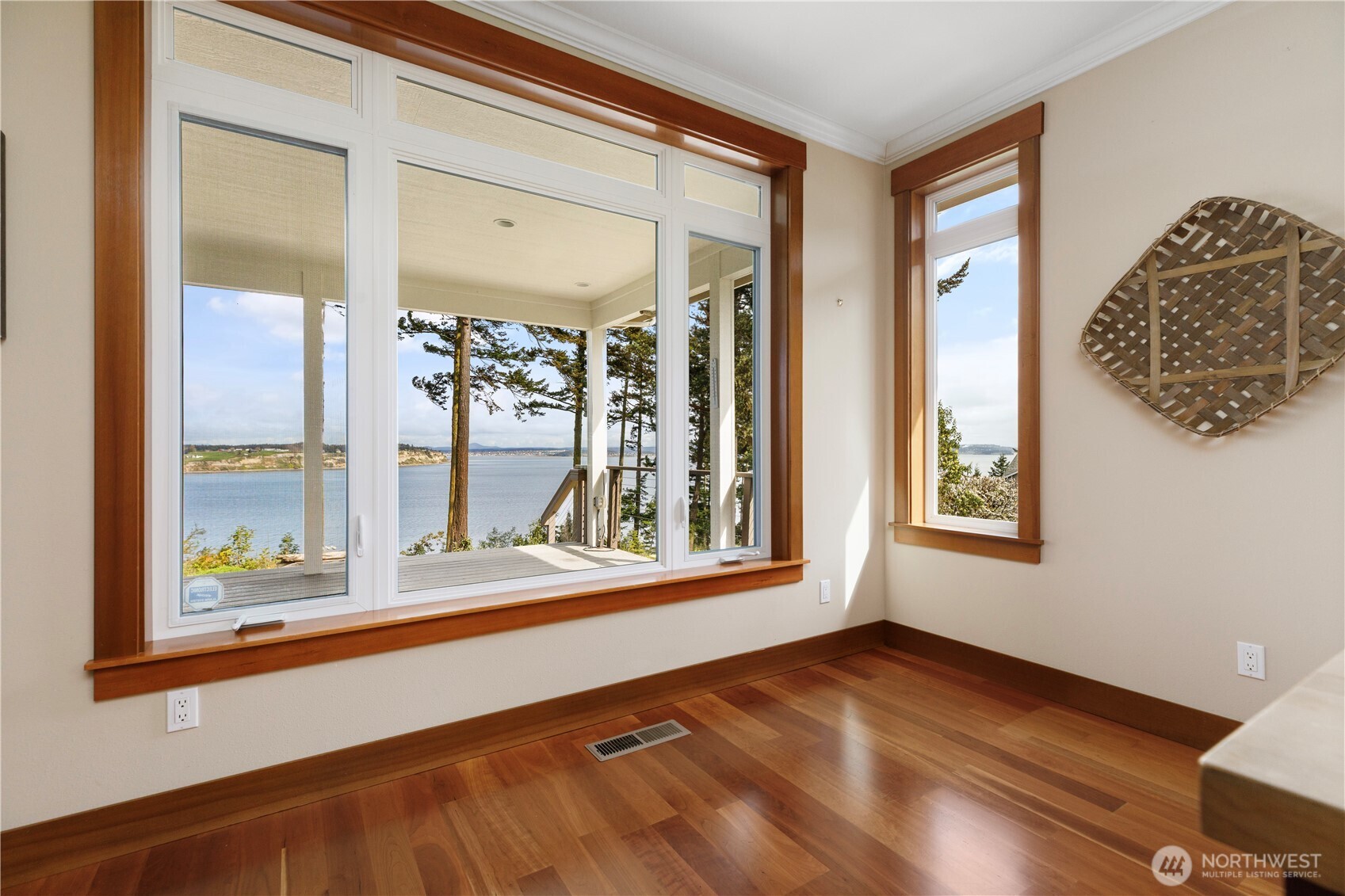 1202 NE Burnham Place , Coupeville, WA 98239