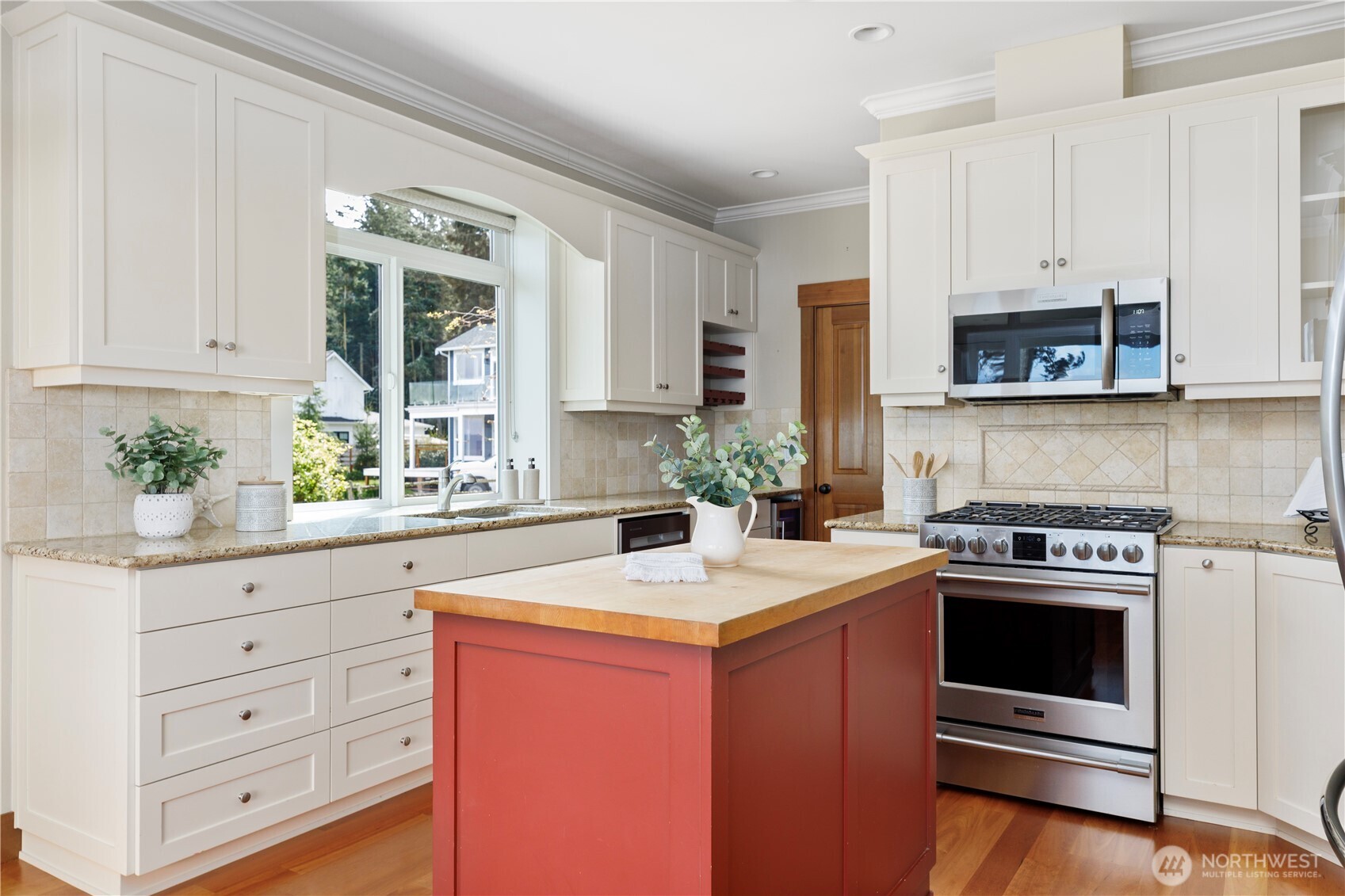 1202 NE Burnham Place , Coupeville, WA 98239