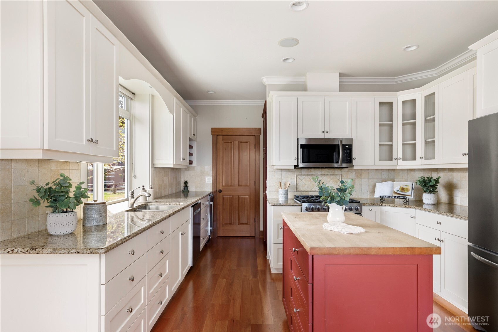 1202 NE Burnham Place , Coupeville, WA 98239