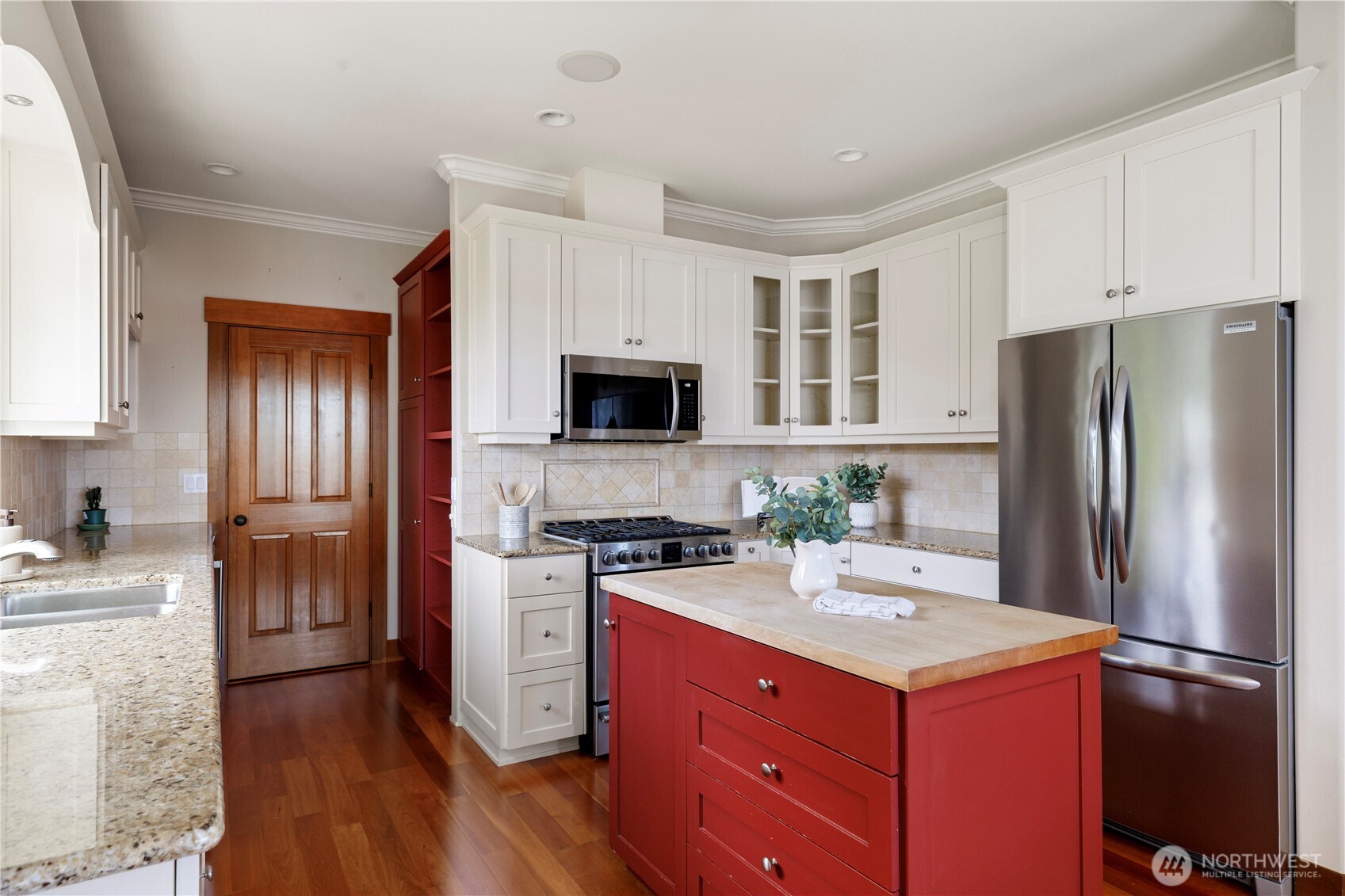 1202 NE Burnham Place , Coupeville, WA 98239