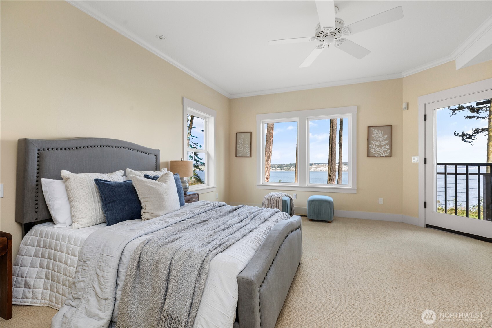 1202 NE Burnham Place , Coupeville, WA 98239
