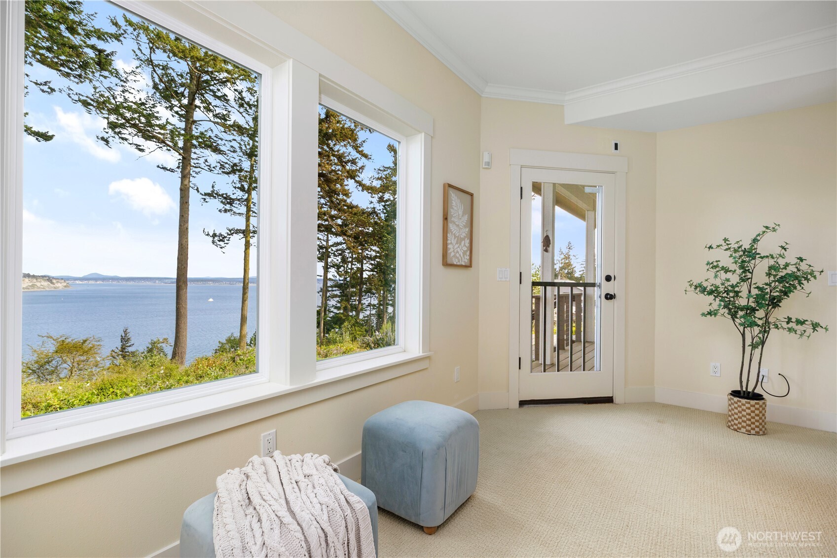 1202 NE Burnham Place , Coupeville, WA 98239