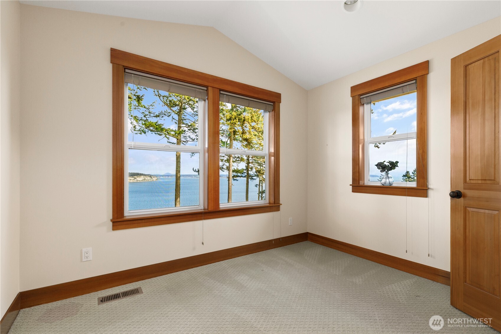 1202 NE Burnham Place , Coupeville, WA 98239
