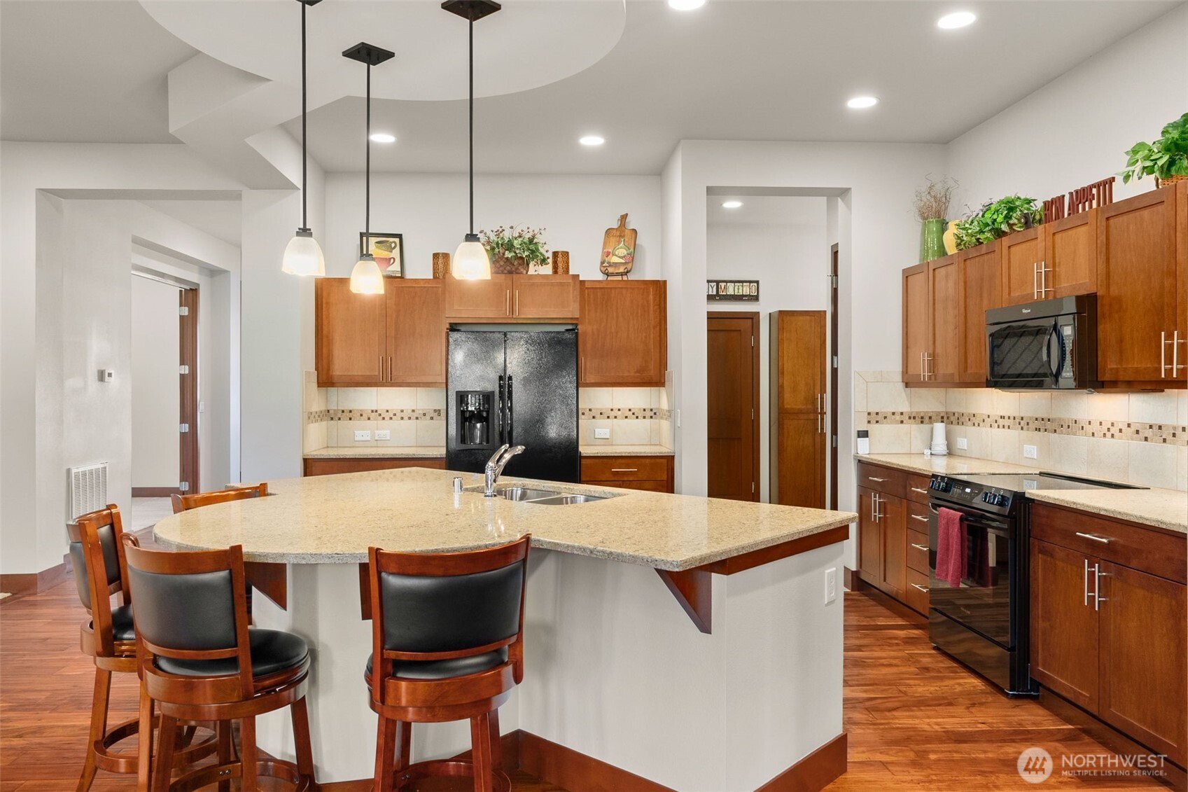 8235 Orcas Loop NE, Olympia, WA 98516
