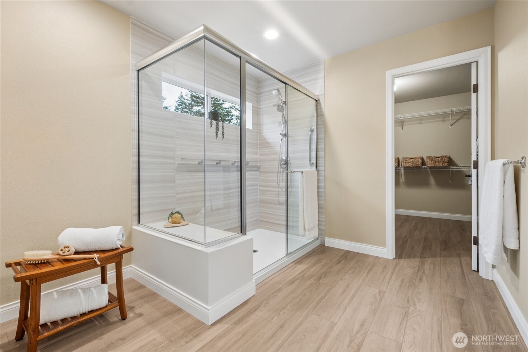 6701 W Crest View Loop SE, Snoqualmie, WA 98065