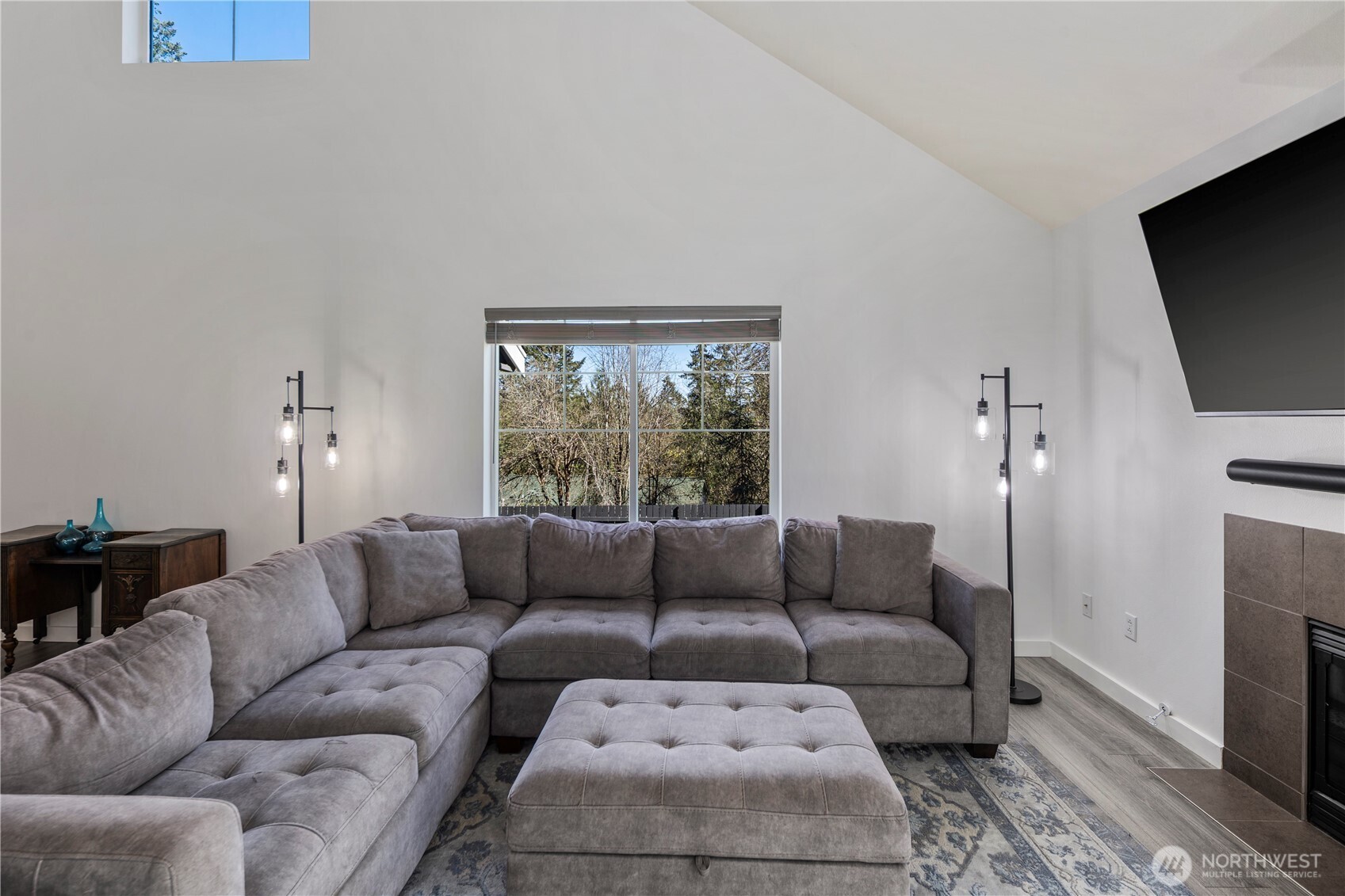 61 E Channel Drive , Allyn, WA 98524